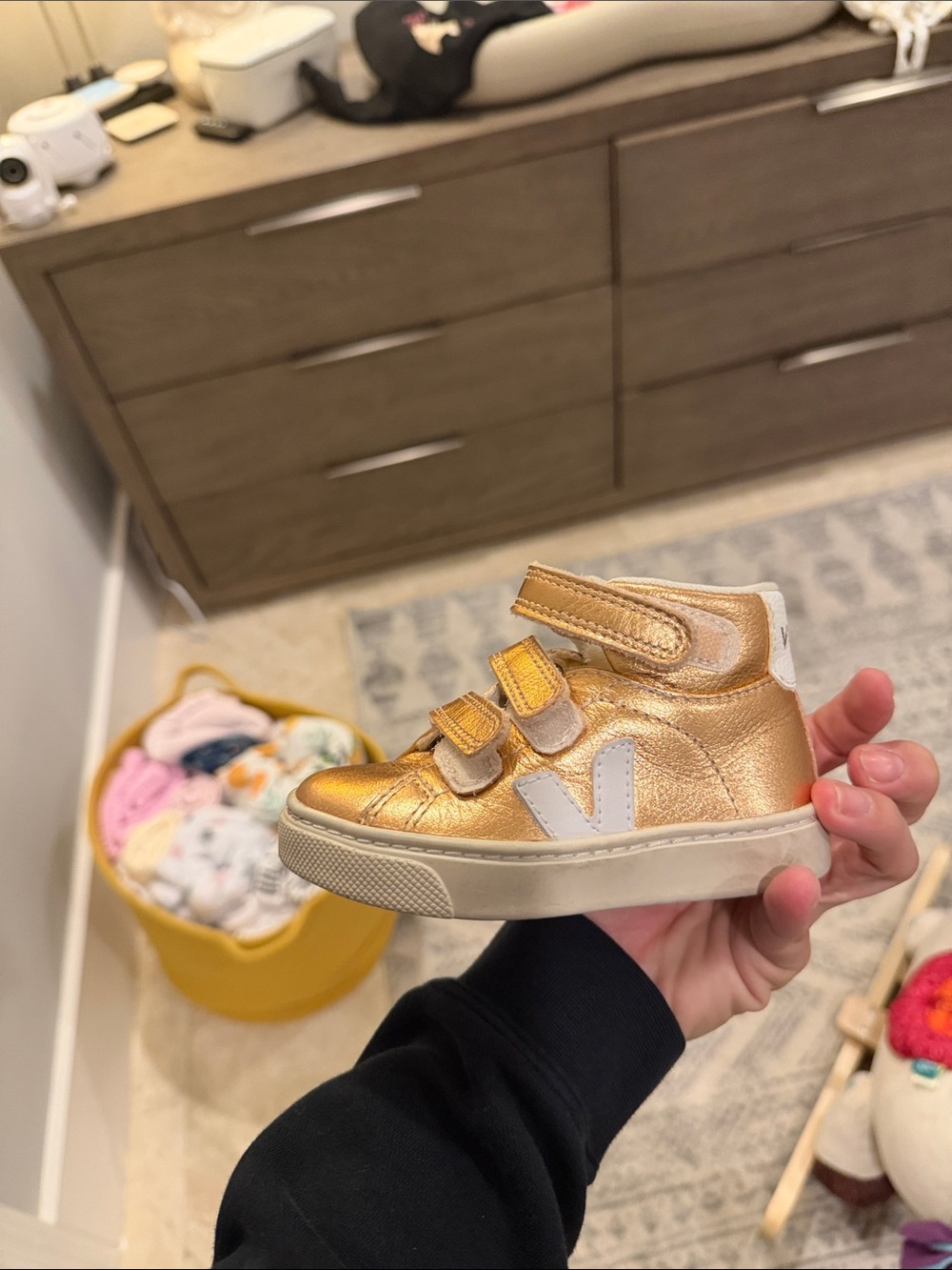 Veja Kids Metallic Gold High-Top Velcro Sneakers